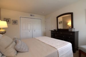 the hanover apartments bedroom